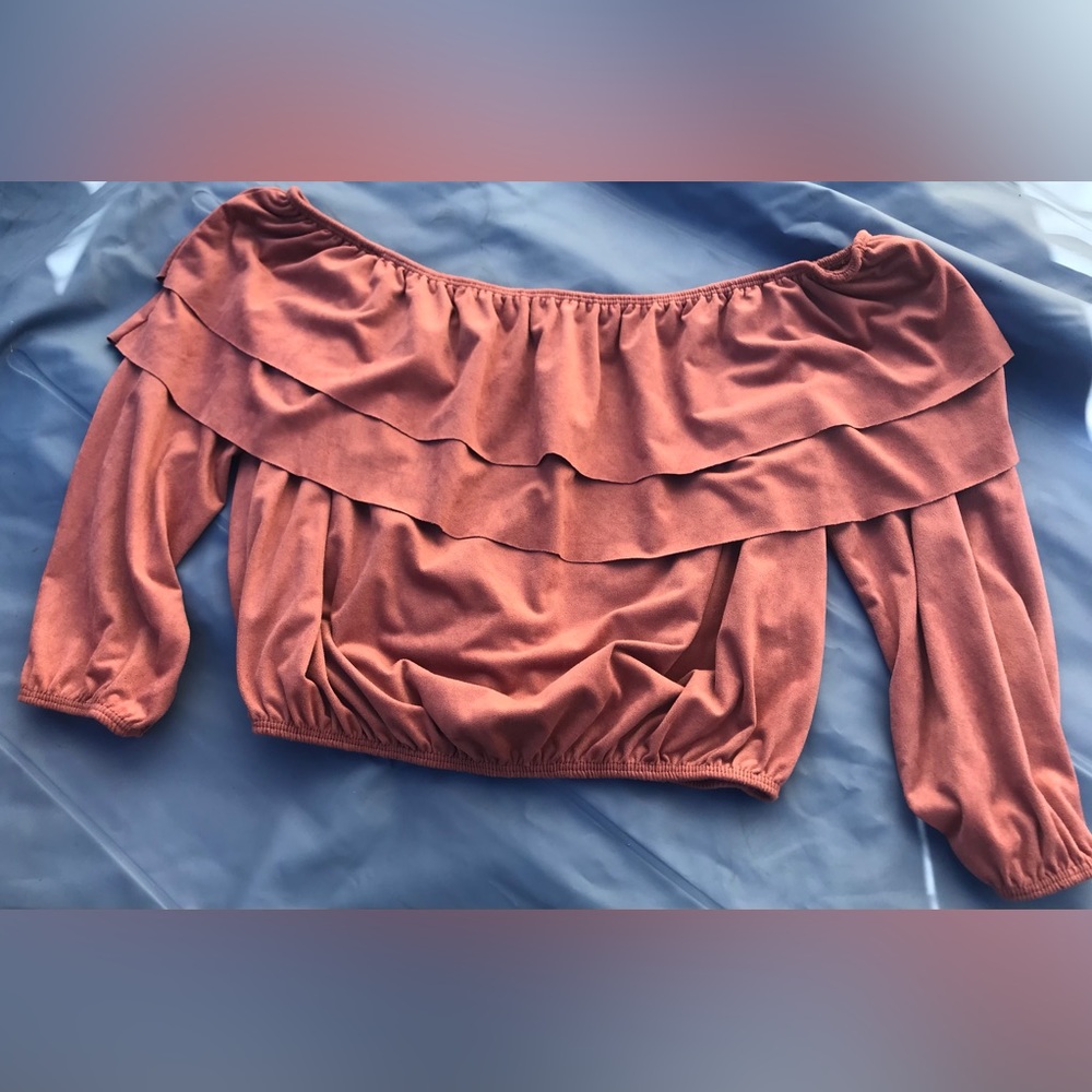 NWOT Charlotte Russe Faux Suede Ruffled Off-the-Shoulder Cropped Sleeved Top - S - Picture 8 of 9